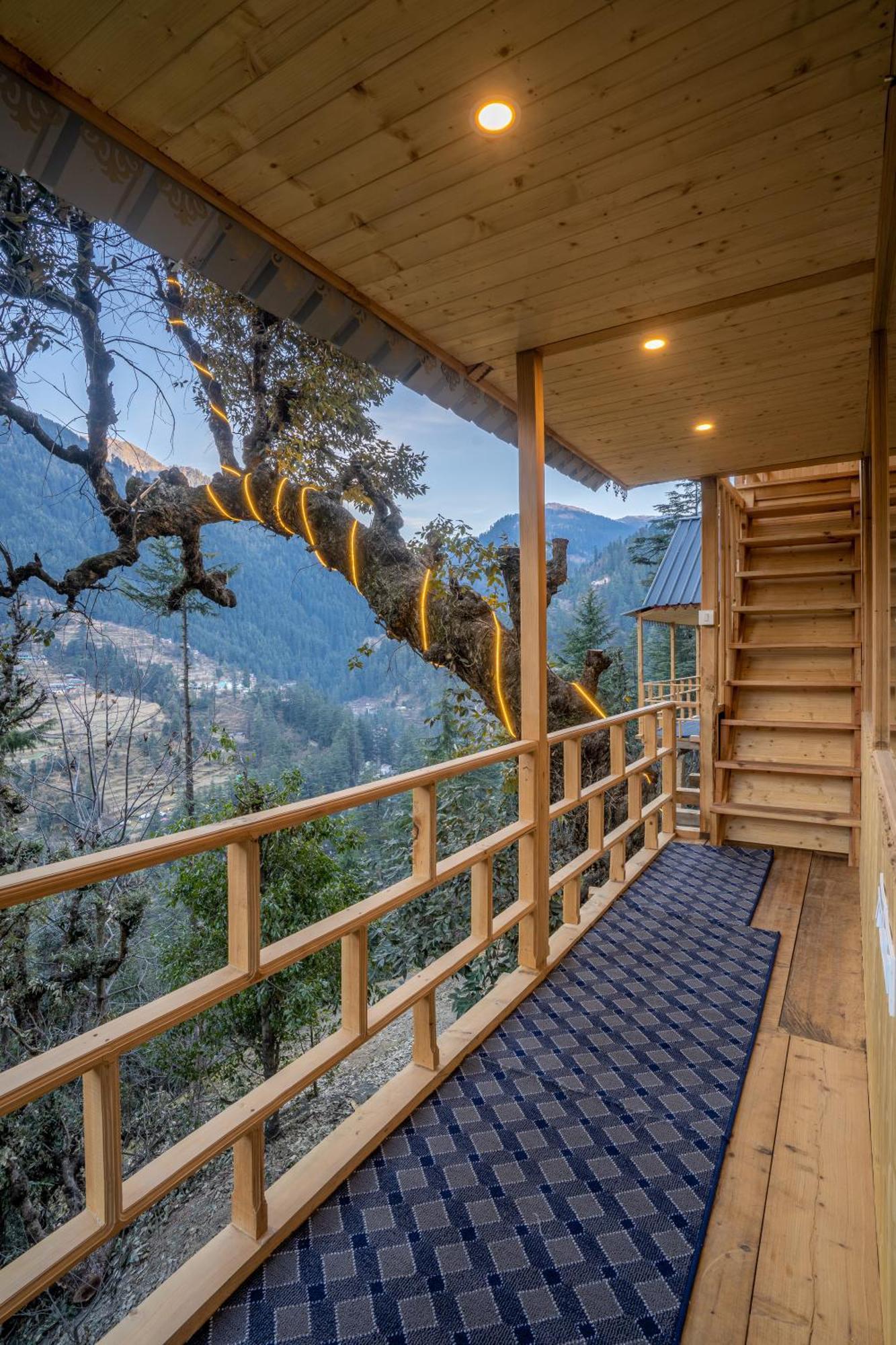 Villa Into The Woods Treehouse Jibhi Extérieur photo